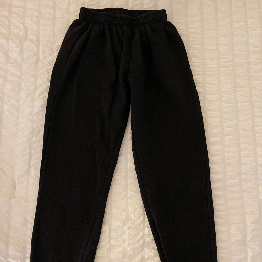 Black boohoo joggers